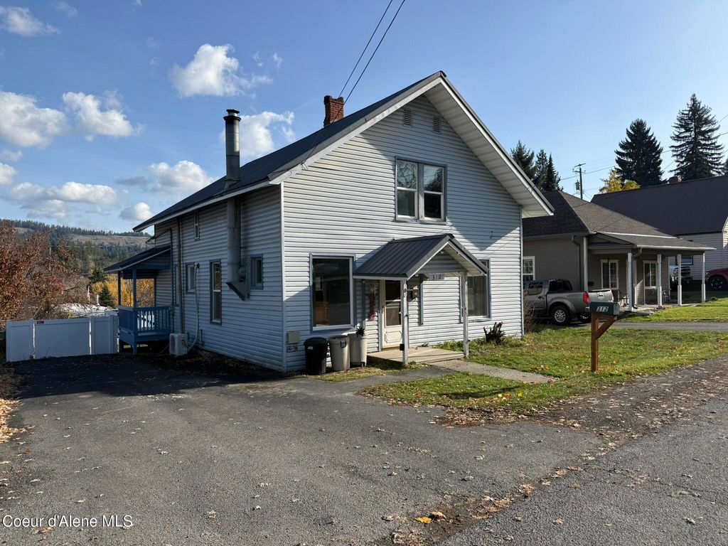312 S 4th St, St. Maries, ID 83861