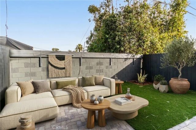 1818 Thurman, Los Angeles, CA 90019
