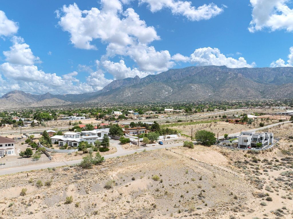 12110 PALOMAS Avenue NE, Albuquerque, NM 87122