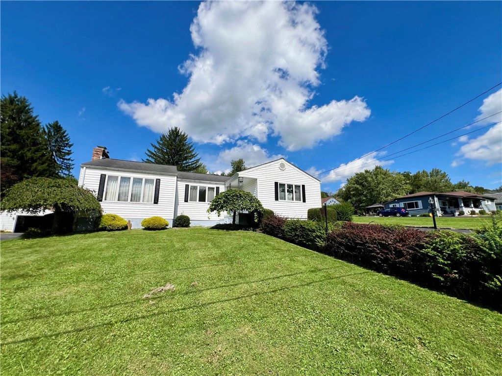 Image 1 of property listing at 415 Falls Ave, Neshannock Twp, PA 16105