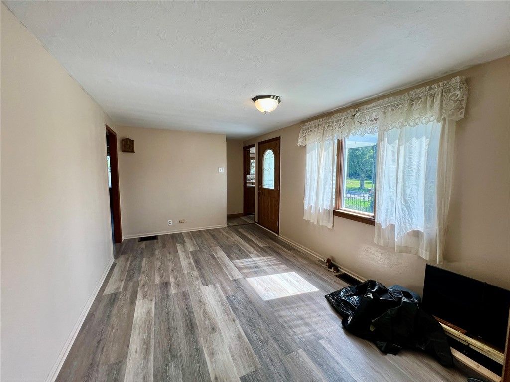Image 11 of property listing at 415 Falls Ave, Neshannock Twp, PA 16105