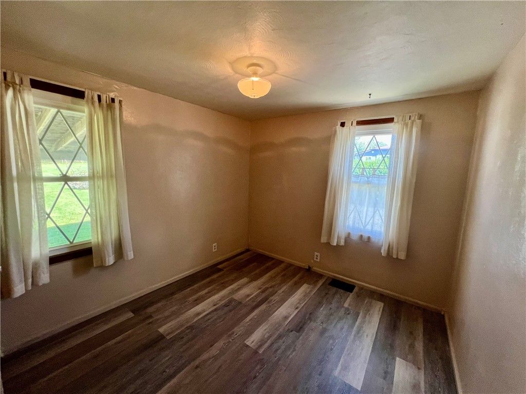 Image 14 of property listing at 415 Falls Ave, Neshannock Twp, PA 16105
