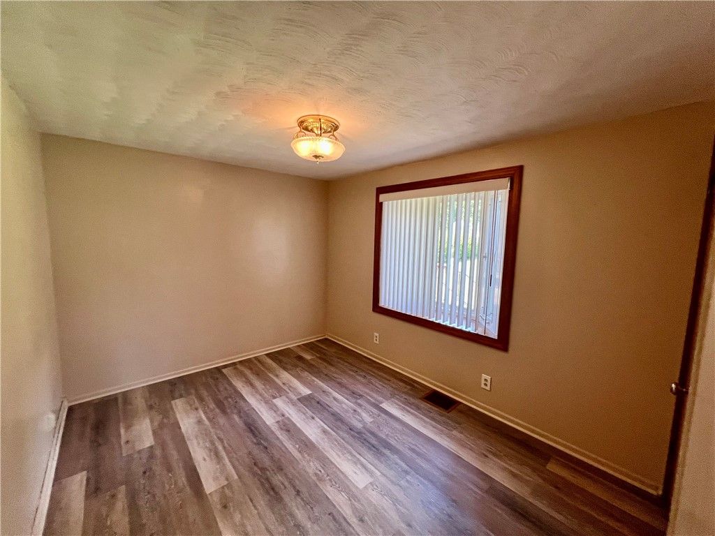 Image 15 of property listing at 415 Falls Ave, Neshannock Twp, PA 16105