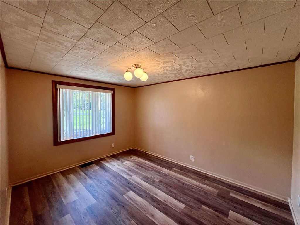 Image 16 of property listing at 415 Falls Ave, Neshannock Twp, PA 16105