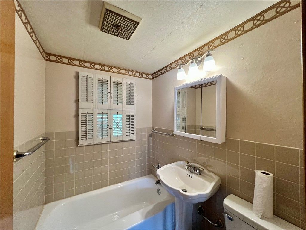 Image 17 of property listing at 415 Falls Ave, Neshannock Twp, PA 16105
