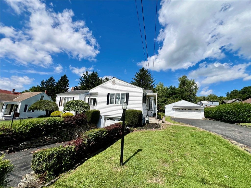 Image 2 of property listing at 415 Falls Ave, Neshannock Twp, PA 16105