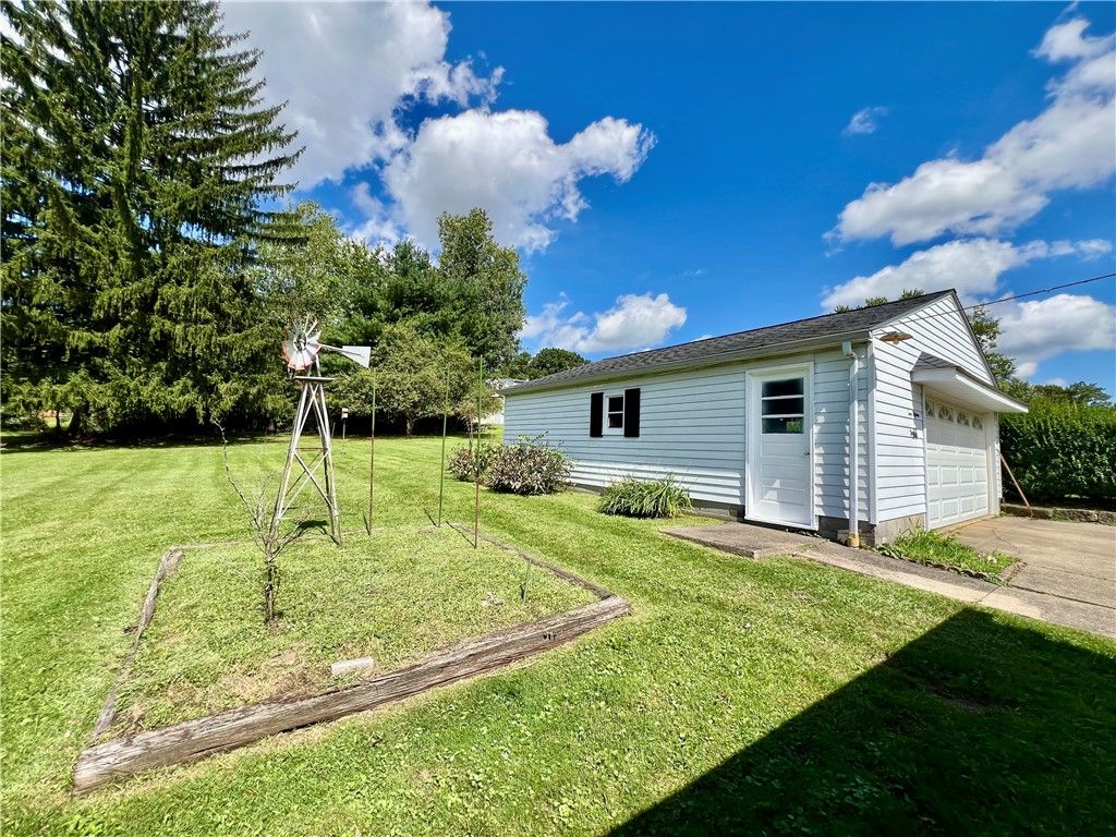 Image 6 of property listing at 415 Falls Ave, Neshannock Twp, PA 16105
