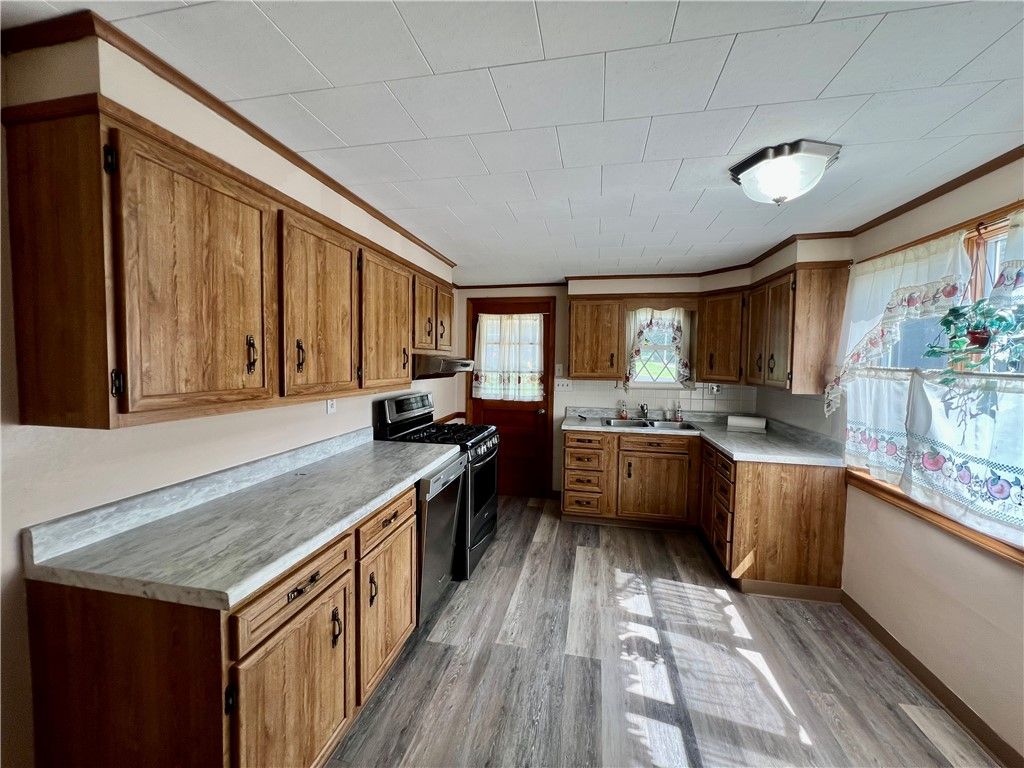 Image 7 of property listing at 415 Falls Ave, Neshannock Twp, PA 16105