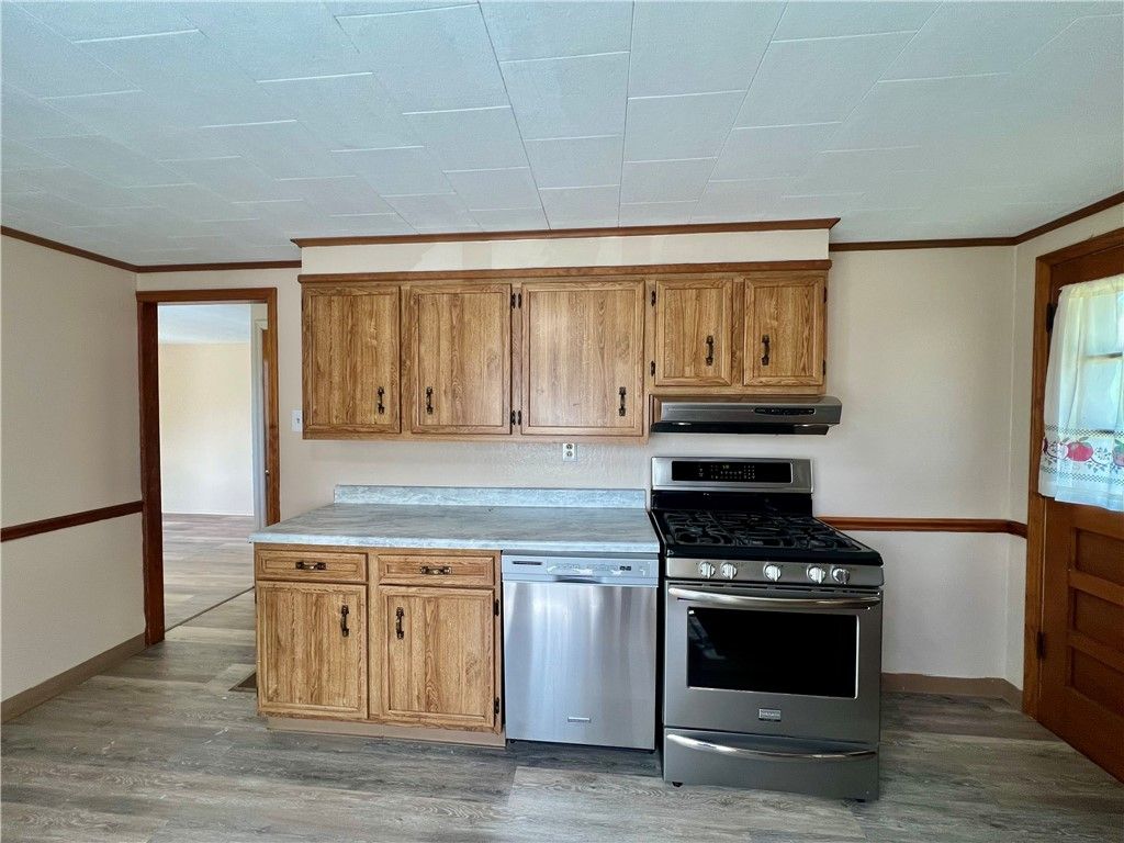 Image 8 of property listing at 415 Falls Ave, Neshannock Twp, PA 16105