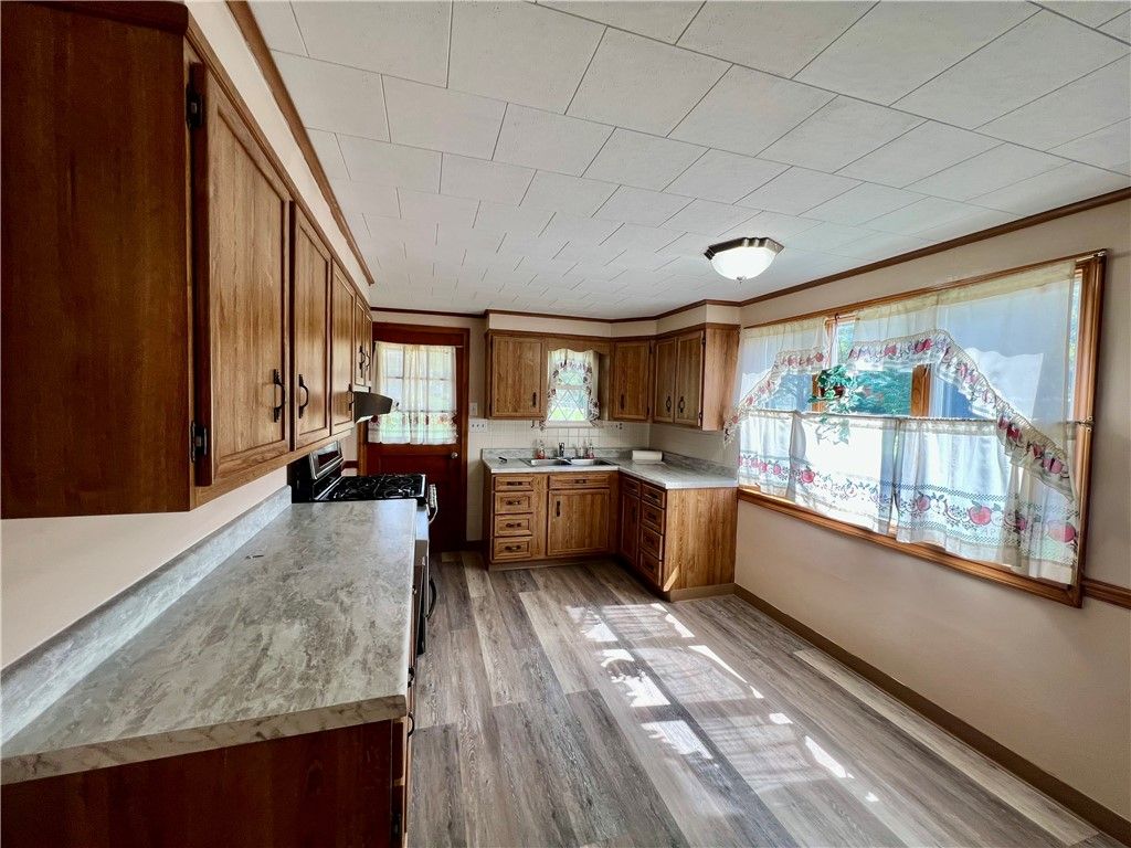 Image 9 of property listing at 415 Falls Ave, Neshannock Twp, PA 16105
