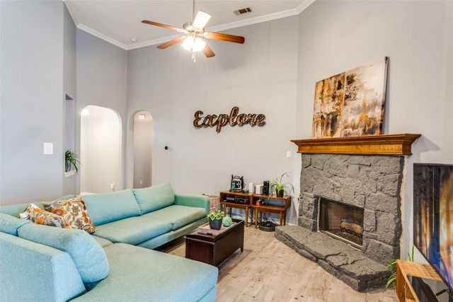 3713 Redwood Creek Lane, Fort Worth, TX 76137