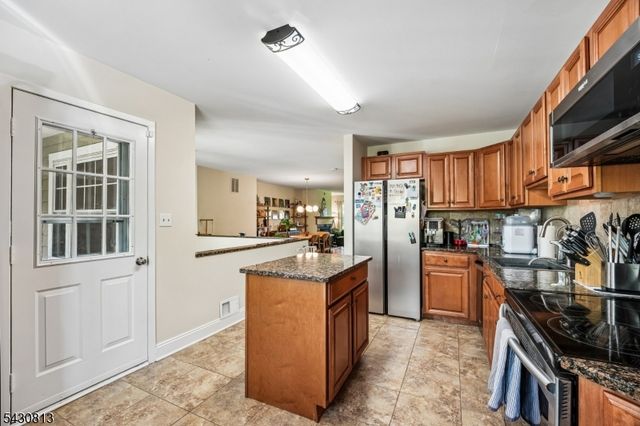 366 Pond Rd, Bridgewater Twp., NJ 08807
