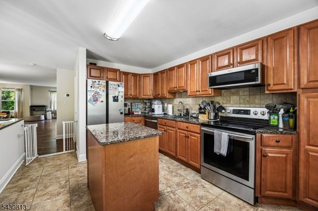 366 Pond Rd, Bridgewater Twp., NJ 08807