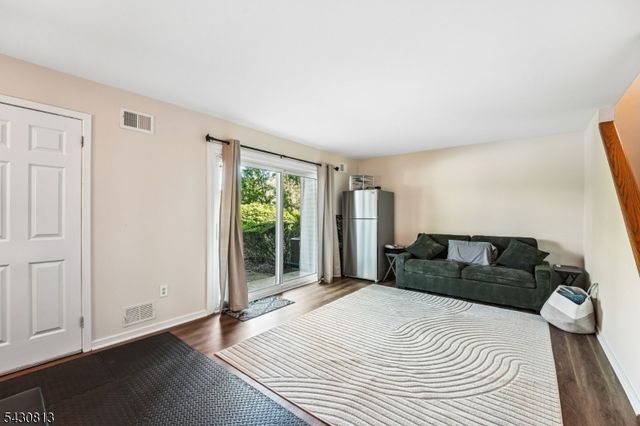 366 Pond Rd, Bridgewater Twp., NJ 08807