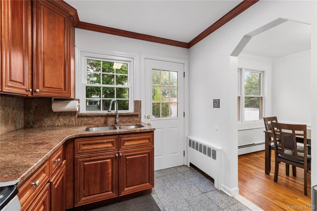 14 Evans Avenue, Albertson, NY 11507