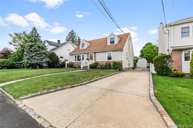 14 Evans Avenue, Albertson, NY 11507