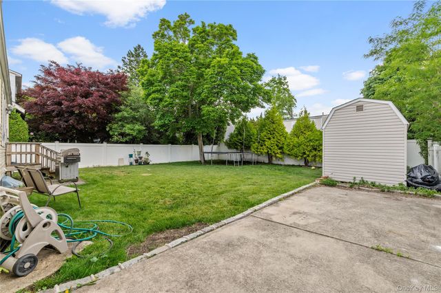 14 Evans Avenue, Albertson, NY 11507