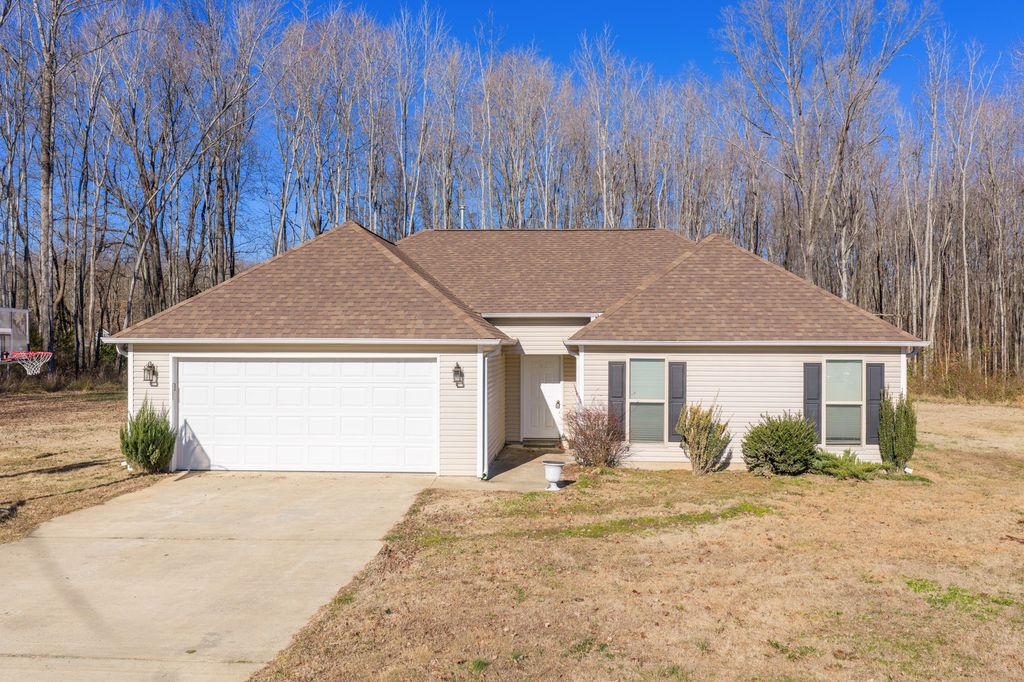 191 Buttonwood Dr, Lexington, TN 38351