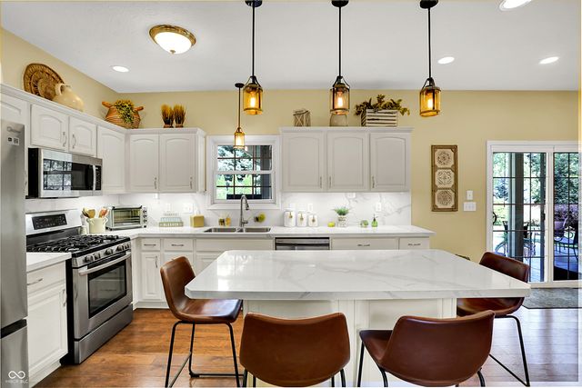 224 W Stoney Trail, Greenfield, IN 46140