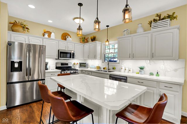 224 W Stoney Trail, Greenfield, IN 46140