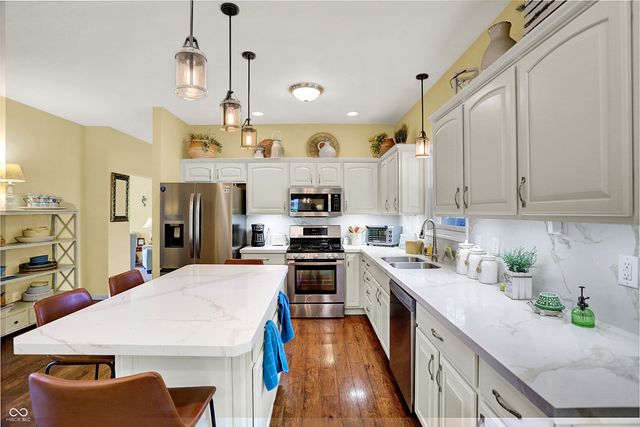 224 W Stoney Trail, Greenfield, IN 46140