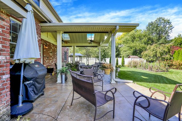 224 W Stoney Trail, Greenfield, IN 46140