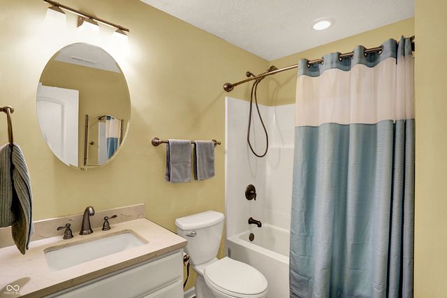 224 W Stoney Trail, Greenfield, IN 46140