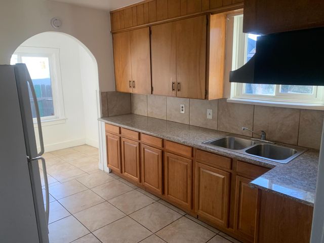 1806 E Poplar St, Stockton, CA 95205