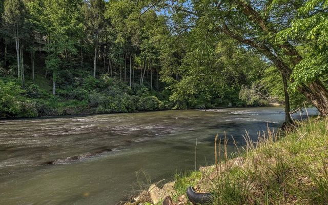 343 Muller Lane, Ellijay, GA 30540