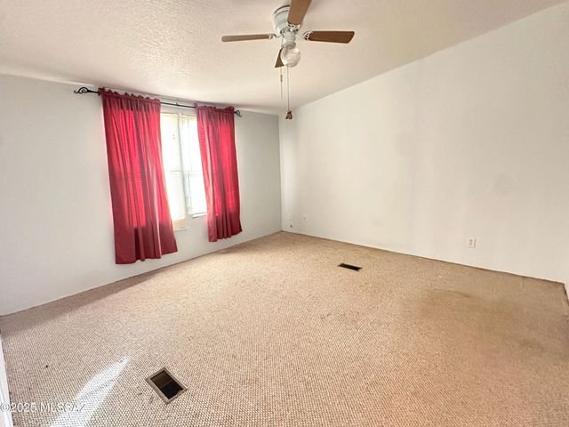 13525 E Yorkie Place, Vail, AZ 85641