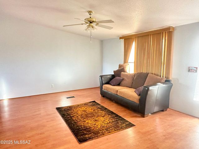 13525 E Yorkie Place, Vail, AZ 85641