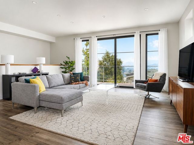 2479 Lake View Avenue, Los Angeles, CA 90039