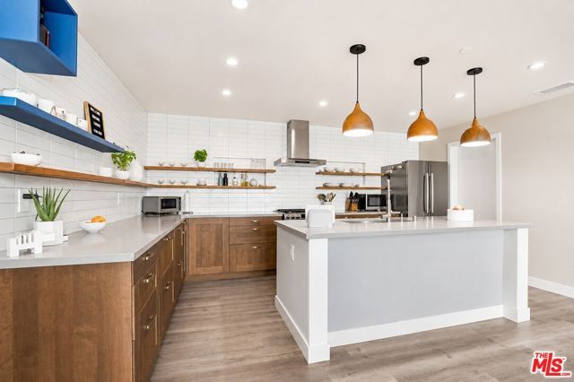 2479 Lake View Avenue, Los Angeles, CA 90039