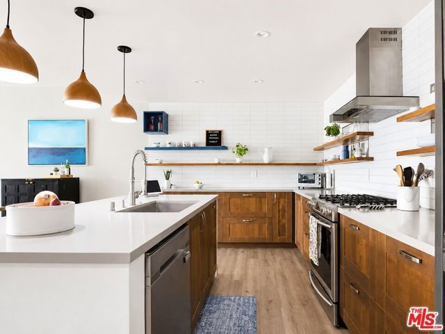 2479 Lake View Avenue, Los Angeles, CA 90039