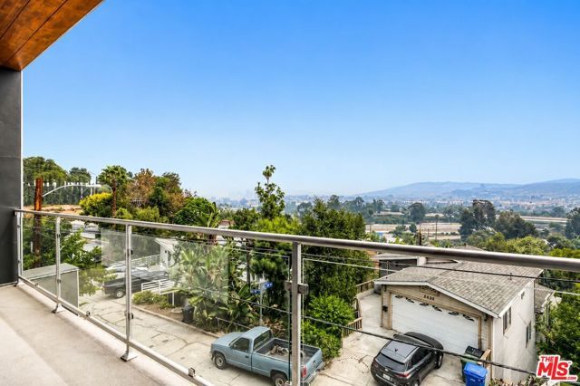 2479 Lake View Avenue, Los Angeles, CA 90039