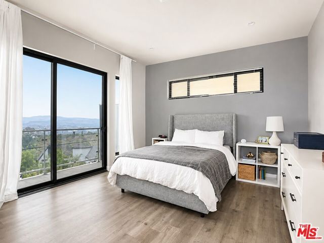 2479 Lake View Avenue, Los Angeles, CA 90039