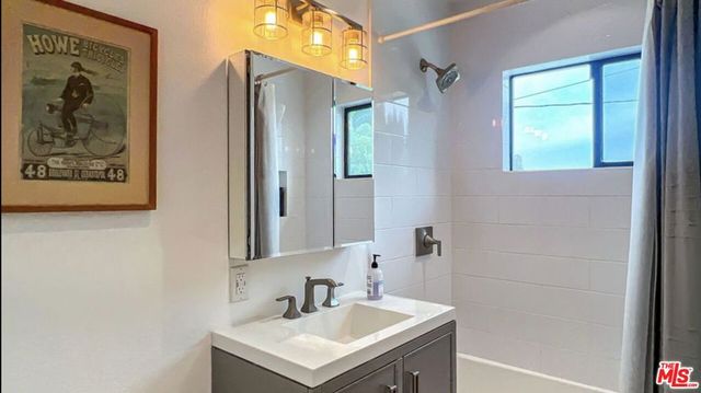 2117 Duane Street, Los Angeles, CA 90039