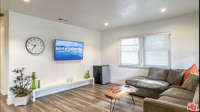2117 Duane Street, Los Angeles, CA 90039