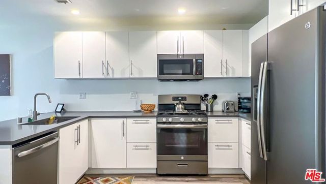 2117 Duane Street, Los Angeles, CA 90039