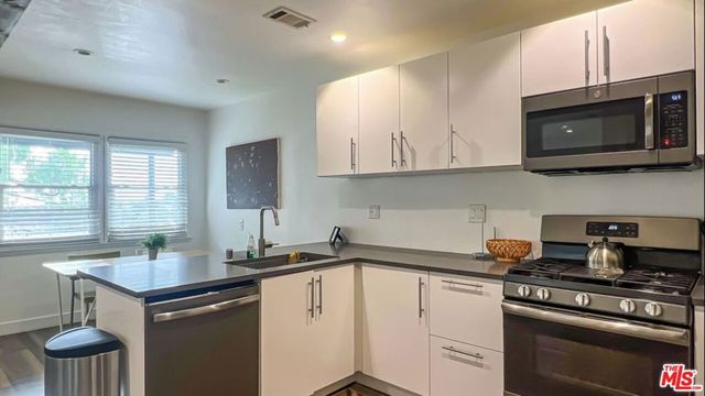 2117 Duane Street, Los Angeles, CA 90039