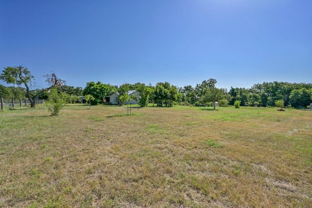 681 County Road 474, Elgin, TX 78621