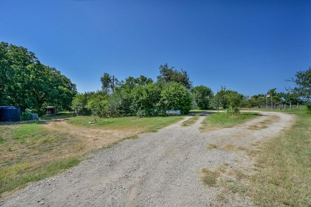 681 County Road 474, Elgin, TX 78621
