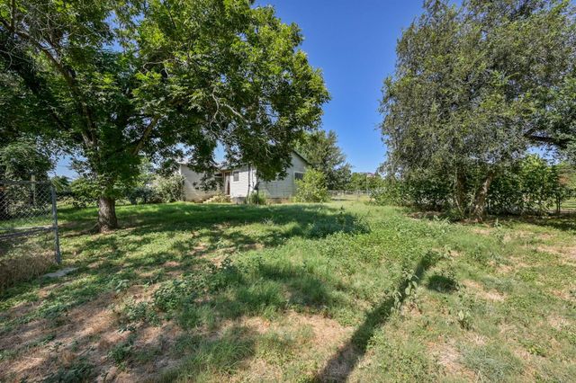 681 County Road 474, Elgin, TX 78621