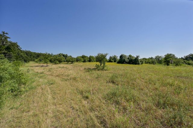681 County Road 474, Elgin, TX 78621