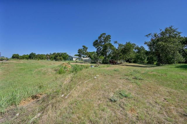 681 County Road 474, Elgin, TX 78621