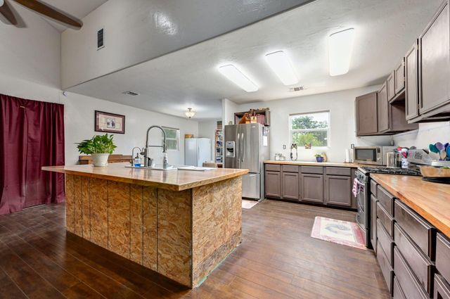 681 County Road 474, Elgin, TX 78621