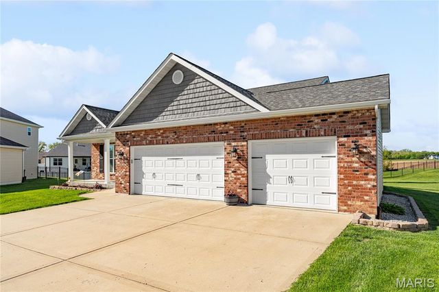 660 Willowbrook Way, O'fallon, IL 62269