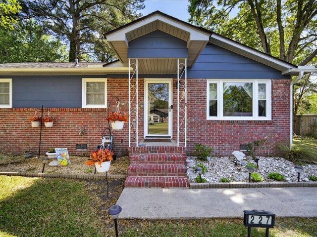 227 Birch Avenue, Goose Creek, SC 29445