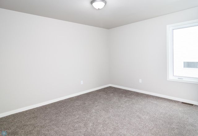 6016 80th Avenue S, Fargo, ND 58047