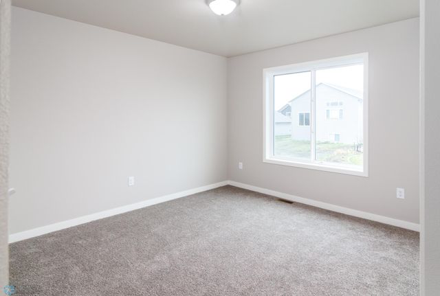 6016 80th Avenue S, Fargo, ND 58047